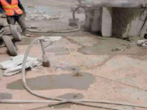 百色水泥混凝土路面板底注浆技术 路面脱空注浆整治方案